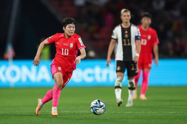 Güney Kore 'den Ji So-yun 3 Ağustos 2023' te oynanan Dünya Kadınlar Kupası 2023 Grubu Güney Kore - Almanya Bayanlar Suncorp Stadyumu, Brisbane, Avustralya maçında topa vuruyor.