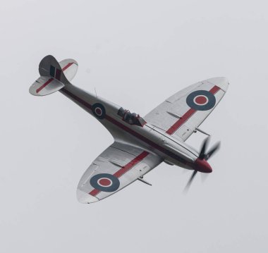 John Romain tarafından uçurulan Spitfire RN201, IWM Duxford, Duxford, Birleşik Krallık 'ta 17 Eylül 2023' te düzenlenen Britanya Hava Gösterisi 'nin joker sergisi Duxford Muharebesi' ni ön plana çıkarıyor.
