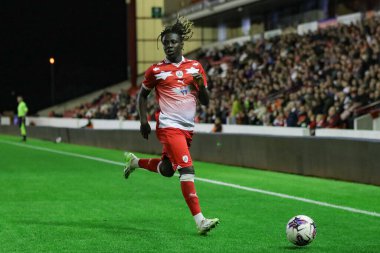 Barnsley 'den Fbio Jal # 12, 26 Eylül 2023' te İngiltere 'nin Oakwell kentinde oynanan EFL Kupa maçı Barnsley-Manchester City U21 maçında topu sürüyor.