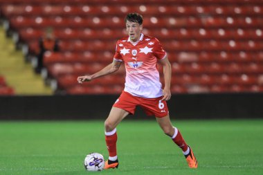 Barnsley 'den Mal de Gevigney # 6 numaralı top EFL Kupası maçında Barnsley, Manchester City U21' e karşı Oakwell, Barnsley, Birleşik Krallık, 26 Eylül 2023
