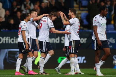 Bolton Wanderers 'dan Jn Dai Bvarsson 26 Eylül 2023' te Toughsheet Community Stadyumu, Bolton, Birleşik Krallık 'ta oynanan EFL Trophy maçında 6-0' lık galibiyet golünü kutluyor.