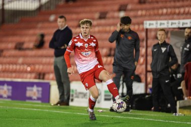 Barnsley 'den Hayden Packard # 46 EFL Kupası maçında topu kontrol ediyor Barnsley, Manchester City U21' e karşı Oakwell, Barnsley, Birleşik Krallık, 26 Eylül 2023