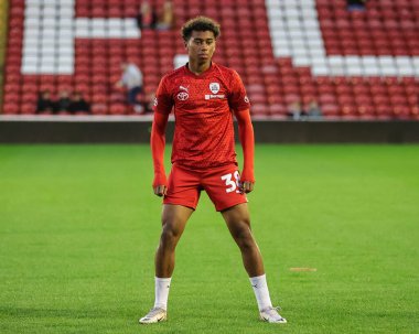 Barnsley 'den Theo Chapman EFL Kupası maçında maç öncesi ısınma oturumunda Barnsley, Manchester City U21' e karşı Oakwell, Barnsley, Birleşik Krallık 'ta 26 Eylül 2023