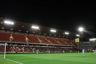 Doğu yakasındaki Barnsley taraftarları EFL Kupası 'nda Barnsley, Manchester City U21' e karşı Oakwell, Barnsley, Birleşik Krallık 'ta 26 Eylül 2023' de oynanan maçta daha alçakta duruyorlar.