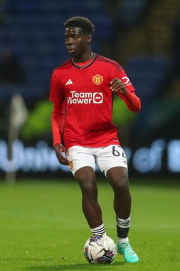 Manchester United 'ın 62 numaralı oyuncusu Bolton Wanderers' ın Manchester United U21 'e karşı oynadığı 26 Eylül 2023' teki Toughsheet Community Stadyumu maçında sahada.
