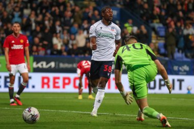 Bolton Wanderers 'dan Nelson Khumbeni 26 Eylül 2023' te Toughsheet Community Stadyumu, Bolton, Birleşik Krallık 'ta oynanan EFL Kupası maçında 7-1' lik galibiyet golünü kutluyor.