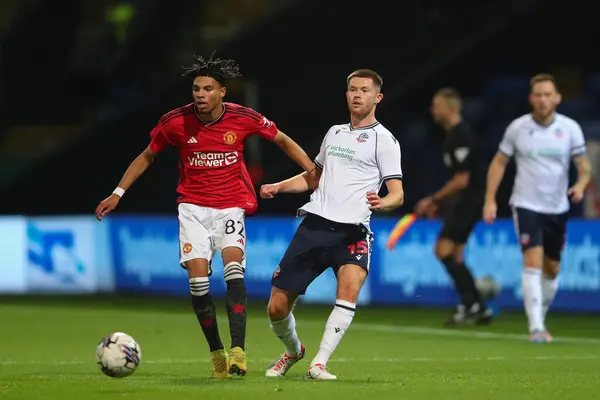 Forrester Bolton Wanderers Passes Ball Efl Trophy Match Bolton Wanderers — Stock Photo, Image