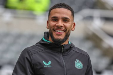 Newcastle United 'ın Jamaal Lascelles # 6' sı Carabao Kupası üçüncü tur karşılaşması sırasında Manchester City ile St. James 's Park, Newcastle, İngiltere' de karşı karşıya geldi.
