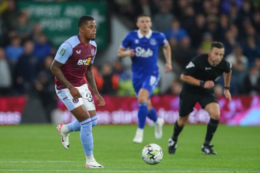 Aston Villa 'dan 31 numaralı Leon Bailey, 27 Eylül 202' de Birmingham 'daki Villa Park' ta oynanan Carabao Kupası üçüncü tur karşılaşmasında topla ileri gidiyor.