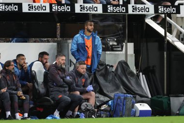 Manchester City 'den Kyle Walker, 23 Eylül 202' de oynanan Carabao Kupası üçüncü tur karşılaşmasında St.James 's Park, Newcastle' daki Newcastle United 'a karşı yedekten bakıyor.