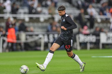Newcastle United 'dan Lewis Miley # 67 Carabao Kupası üçüncü tur karşılaşmasında ısınma turunda St.James' s Park, Newcastle, İngiltere, 27 Eylül 202