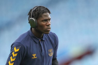 Everton 'dan Amadou Onana, 27 Eylül 202' de Birleşik Krallık 'ın başkenti Birmingham' daki Villa Park 'ta oynanan Carabao Kupası 3. tur karşılaşması öncesinde geldi.