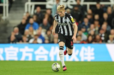 Newcastle United takımından Anthony Gordon, Newcastle Park, Newcastle 'da Newcastle United' a karşı oynanan üçüncü tur karşılaşmasında topa vuruyor.