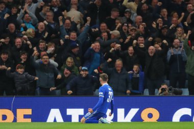 Everton 'dan James Garner, 27 Eylül 202' de Birmingham 'daki Villa Park' ta oynanan Carabao Kupası üçüncü tur karşılaşmasında 0-1 kazanma hedefini kutluyor.