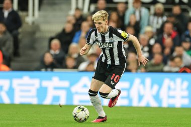 Newcastle United takımından Anthony Gordon, Newcastle Park, Newcastle 'da Newcastle United' a karşı oynanan üçüncü tur karşılaşmasında topa vuruyor.