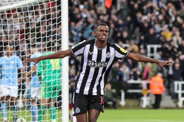 Newcastle United 'ın 14 numaralı Alexander Isak, 27 Eylül 202' de St. James 's Park, Newcastle, İngiltere' de oynanan Carabao Kupası üçüncü tur karşılaşmasında 1-0 'lık galibiyetini kutluyor.