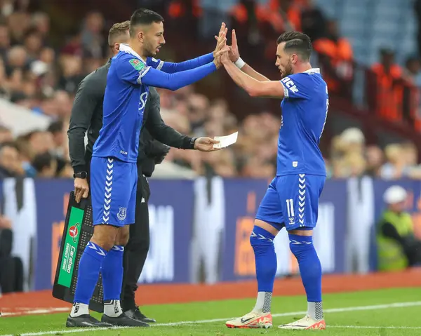 Everton 'dan Dwight McNeil # 7 Carabao Cup 3. tur karşılaşmasında Everton' dan Jack Harrison # 11 'in yerini aldı. Aston Villa Everton, Birmingham, Birleşik Krallık' ta, Villa Park 'a karşı, 27 Eylül 202