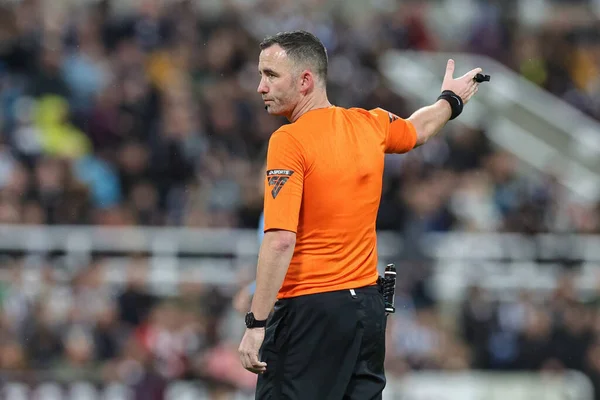 Referee Chris Kavanagh Carabao Cup Third Match Newcastle United Manchester — Stock Photo, Image