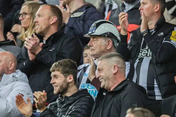 Newcastle Fans Celebrating Ahead Carabao Cup Third Match Newcastle United — Stock Photo, Image