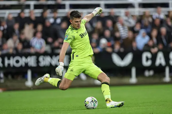 Nick Pope Van Newcastle United Krijgt Een Goal Kick Tijdens — Stockfoto