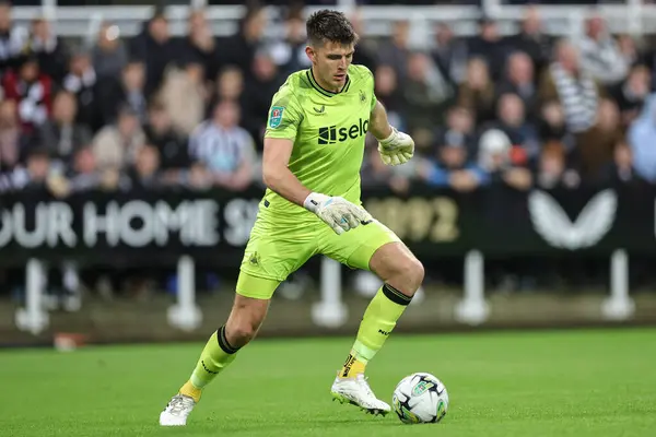 Nick Pope Newcastle United Takes Goal Kick Carabao Cup Third — Stock Photo, Image