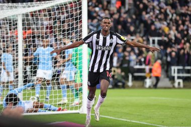 Newcastle United 'ın 14 numaralı Alexander Isak, 27 Eylül 202' de St. James 's Park, Newcastle, İngiltere' de oynanan Carabao Kupası üçüncü tur karşılaşmasında 1-0 'lık galibiyetini kutluyor.