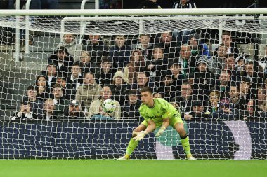Newcastle United takımının 22 numaralı oyuncusu Newcastle United, Manchester City 'ye karşı 27 Eylül 202' de oynanan Carabao Kupası üçüncü tur karşılaşmasında kurtarıyor.