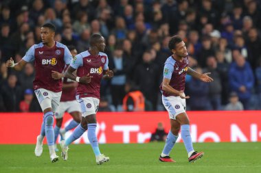 Aston Villa 'dan 44 numaralı Boubacar Kamara, 27 Eylül 202' de Birmingham, Villa Park 'ta oynanan Carabao Kupası üçüncü tur karşılaşmasında 1-2 kazanma hedefini kutluyor.
