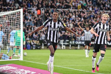 Newcastle United 'ın 14 numaralı Alexander Isak, 27 Eylül 202' de St. James 's Park, Newcastle, İngiltere' de oynanan Carabao Kupası üçüncü tur karşılaşmasında 1-0 'lık galibiyetini kutluyor.
