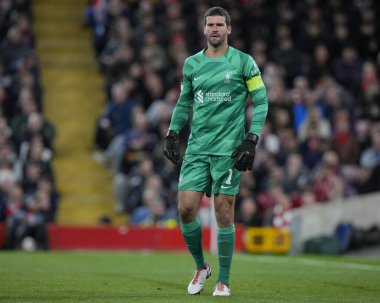 Liverpool 'dan Alisson Becker # 1 UEFA Avrupa Ligi maçı sırasında Anfield, Liverpool' da Liverpool-Union Saint-Gilloise maçı, 5 Ekim 202