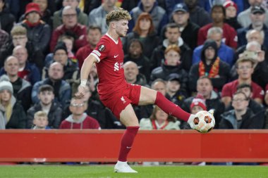 Liverpool 19 numaralı Harvey Elliott, 5 Ekim 202 'de İngiltere' nin Liverpool kentinde oynanan Liverpool-Union Saint-Gilloise maçında topu kontrol ediyor.