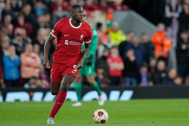 Liverpool 'dan İbrahima Konat # 5 UEFA Avrupa Ligi maçı sırasında Anfield, Liverpool' da Liverpool-Union Saint-Gilloise maçı, 5 Ekim 2023