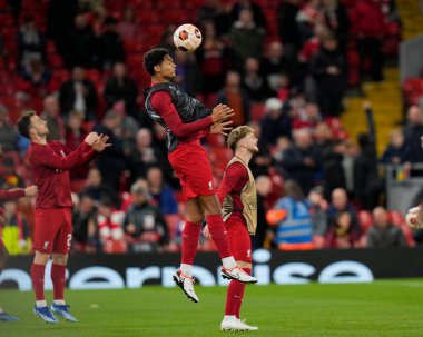Liverpool 'dan Jarell Quanseh # 78 UEFA Avrupa Ligi karşılaşmasından önce Anfield, Liverpool, İngiltere, 5 Ekim 202' de Liverpool-Union Saint-Gilloise maçında ısındı.