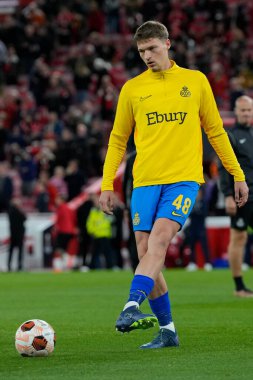 Union Saint-Gilloise 'den Fedde Leysen, 5 Ekim 202' de İngiltere 'nin Liverpool kentinde oynanan Liverpool-Union Saint-Gilloise maçından önce ısınmaya başladı.