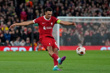 Liverpool 'dan Trent Alexander-Arnold 5 Ekim 202' de İngiltere 'nin Liverpool kentinde oynanan Liverpool-Union Saint-Gilloise maçında topu çaprazladı.