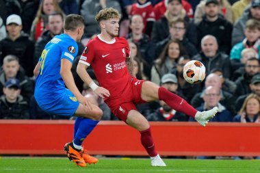 Liverpool 19 numaralı Harvey Elliott, 5 Ekim 202 'de İngiltere' nin Liverpool kentinde oynanan Liverpool-Union Saint-Gilloise maçında topu kontrol ediyor.