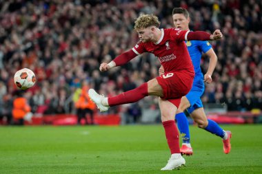 Liverpool 19 numaralı Harvey Elliott, 5 Ekim 202 'de İngiltere' nin Liverpool kentinde oynanan Liverpool-Union Saint-Gilloise maçında topu temizledi.