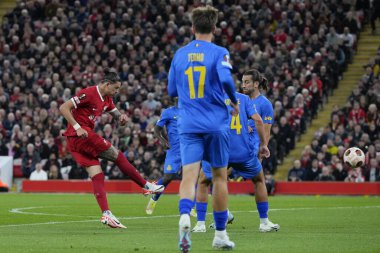 Liverpool 'dan Darwin Nez # 9, UEFA Avrupa Ligi maçı sırasında Anfield, Liverpool' da Liverpool-Union Saint-Gilloise maçında gol atarken, 5 Ekim 2023