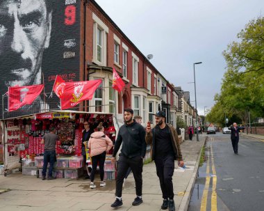 Taraftarlar, 5 Ekim 202 'de İngiltere' nin Liverpool kentinde oynanan Liverpool-Union Saint-Gilloise maçından önce stadyuma geldiler.