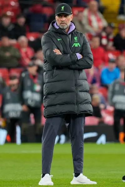 Jrgen Klopp Manager Liverpoolu Ogląda Rozgrzewkę Swoich Zawodników Przed Meczem — Zdjęcie stockowe