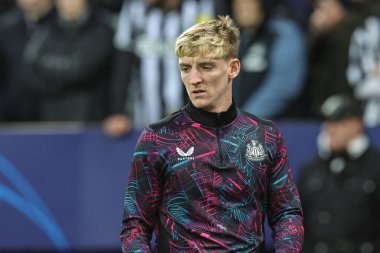 Newcastle United 'dan Anthony Gordon # 10 UEFA Şampiyonlar Ligi maçı Newcastle United - Borussia Dortmund maçı sırasında St. James' s Park, Newcastle, İngiltere, 25 Ekim 2023