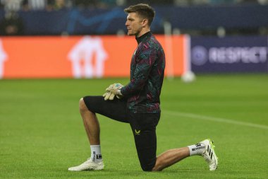 UEFA Şampiyonlar Ligi karşılaşmasında Newcastle United ile Borussia Dortmund arasındaki maç öncesi ısınma oturumunda Newcastle United 'dan Nick Pope # 22, Newcastle, İngiltere, 25 Ekim 2023