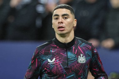 Newcastle United 'dan Miguel Almirn # 24 UEFA Şampiyonlar Ligi karşılaşmasında maç öncesi ısınma oturumunda Newcastle United ile Borussia Dortmund St. James' s Park, Newcastle, İngiltere, 25 Ekim 2023