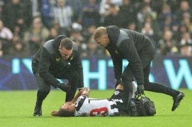 Newcastle United takımından Jacob Murphy, UEFA Şampiyonlar Ligi maçı Newcastle United ile Borussia Dortmund maçında tedavi görüyor.