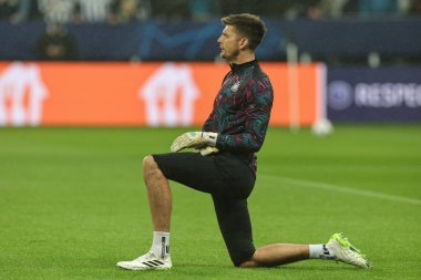 UEFA Şampiyonlar Ligi karşılaşmasında Newcastle United ile Borussia Dortmund arasındaki maç öncesi ısınma oturumunda Newcastle United 'dan Nick Pope # 22, Newcastle, İngiltere, 25 Ekim 2023