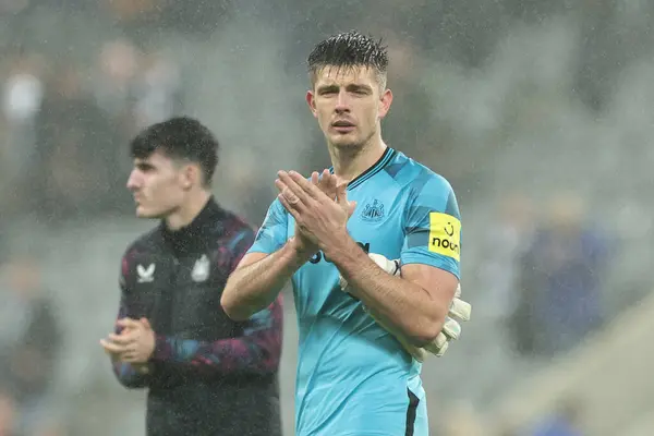 Nick Pope Newcastle United Applåderar Hem Fans Efter Att Förlorat — Stockfoto