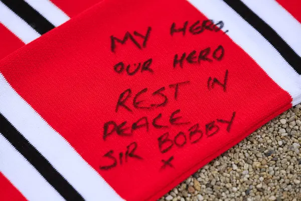 Homenagem Escrita Falecido Sir Bobby Charlton Fora Old Trafford Manchester — Fotografia de Stock