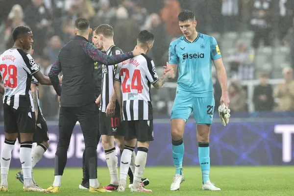 Miguel Almirn Newcastle United Embraces Nick Pope Newcastle United Newcastle — Stock Photo, Image