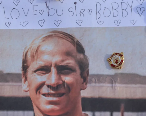 Geschreven Eerbetoon Aan Wijlen Sir Bobby Charlton Buiten Old Trafford — Stockfoto