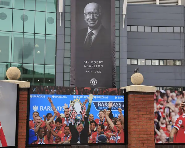 Antigua Fachada Trafford Homenaje Fallecido Sir Bobby Charlton Fuera Old — Foto de Stock